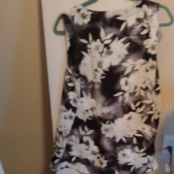 Simply Vera Vera Wang Black and White Floral Blouse - Picture 2 of 4